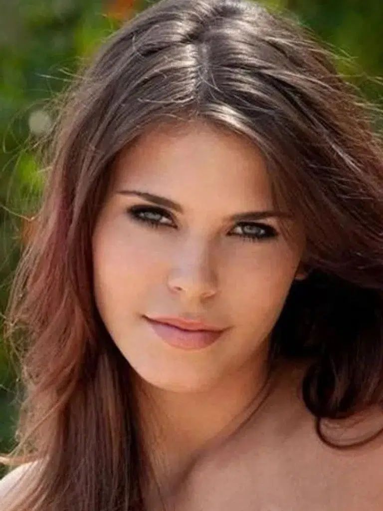 Izzy Bella Blu Biography: Wiki, Age, Career, Height, Weight, Boyfriend, Net Worth & More